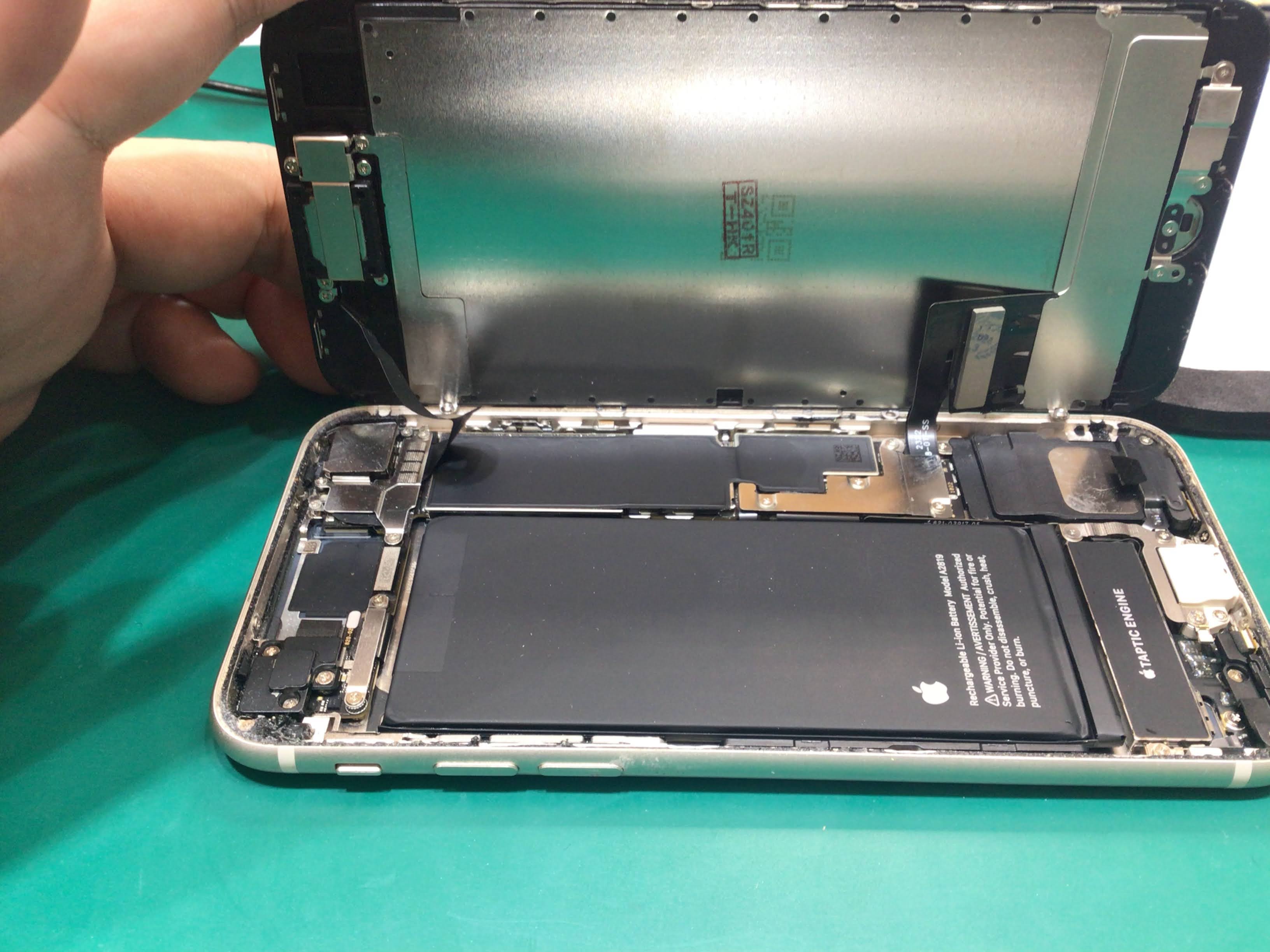 iPhoneSE3のバッテリー交換は、データそのまま・即日修理のスマホ修理工房イーアス高尾店へ！